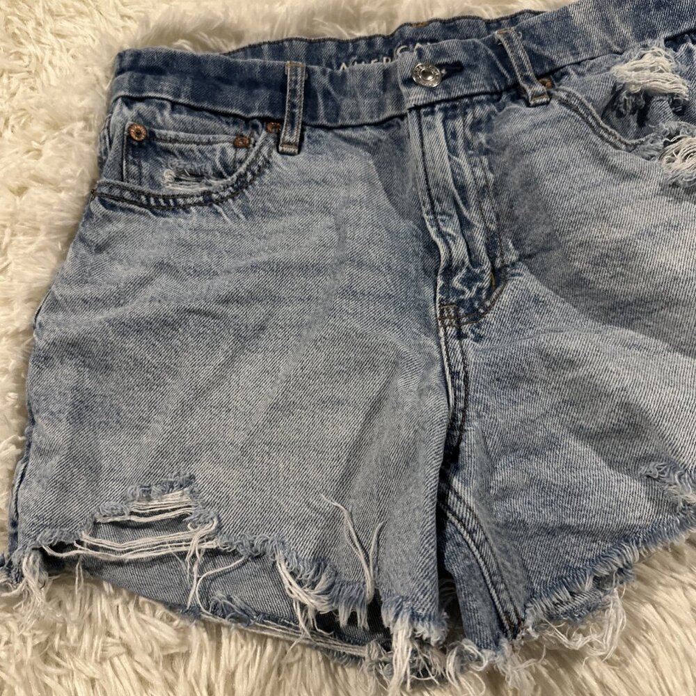 American Eagle Strigid distressed shorts curvey relaxed 4 light wash - Picture 2 of 11